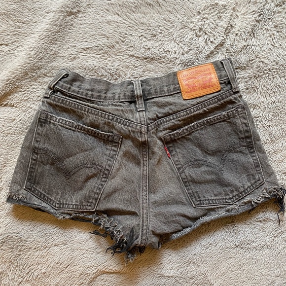 Levi's 501 Black Jean Short - Picture 2 of 3